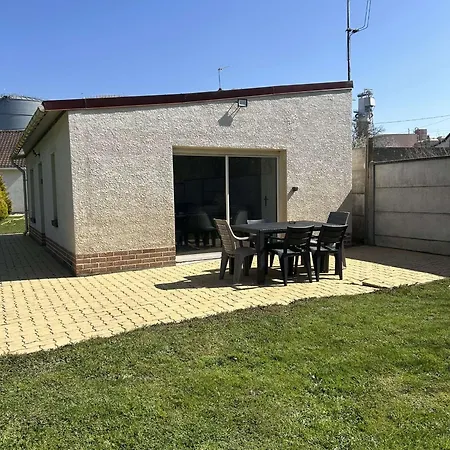 Au Petit Faubourg Apartman *